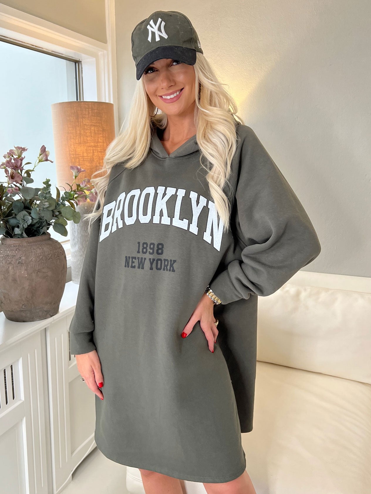 Adrianna - Hoodie klänning med text framtill